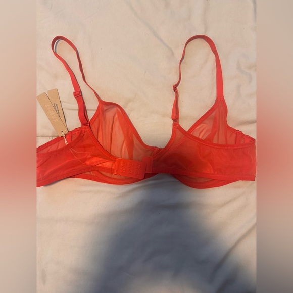 Skims Mesh Bra - Picture 2 of 3
